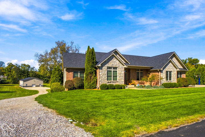 Property Photo:  2532 Woodland Farms Drive  IN 47201 