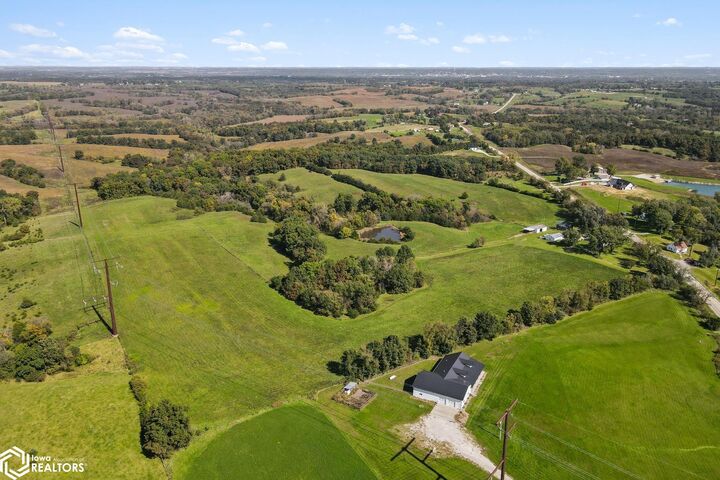 Property Photo: 4996 Lake Rd IA 52501