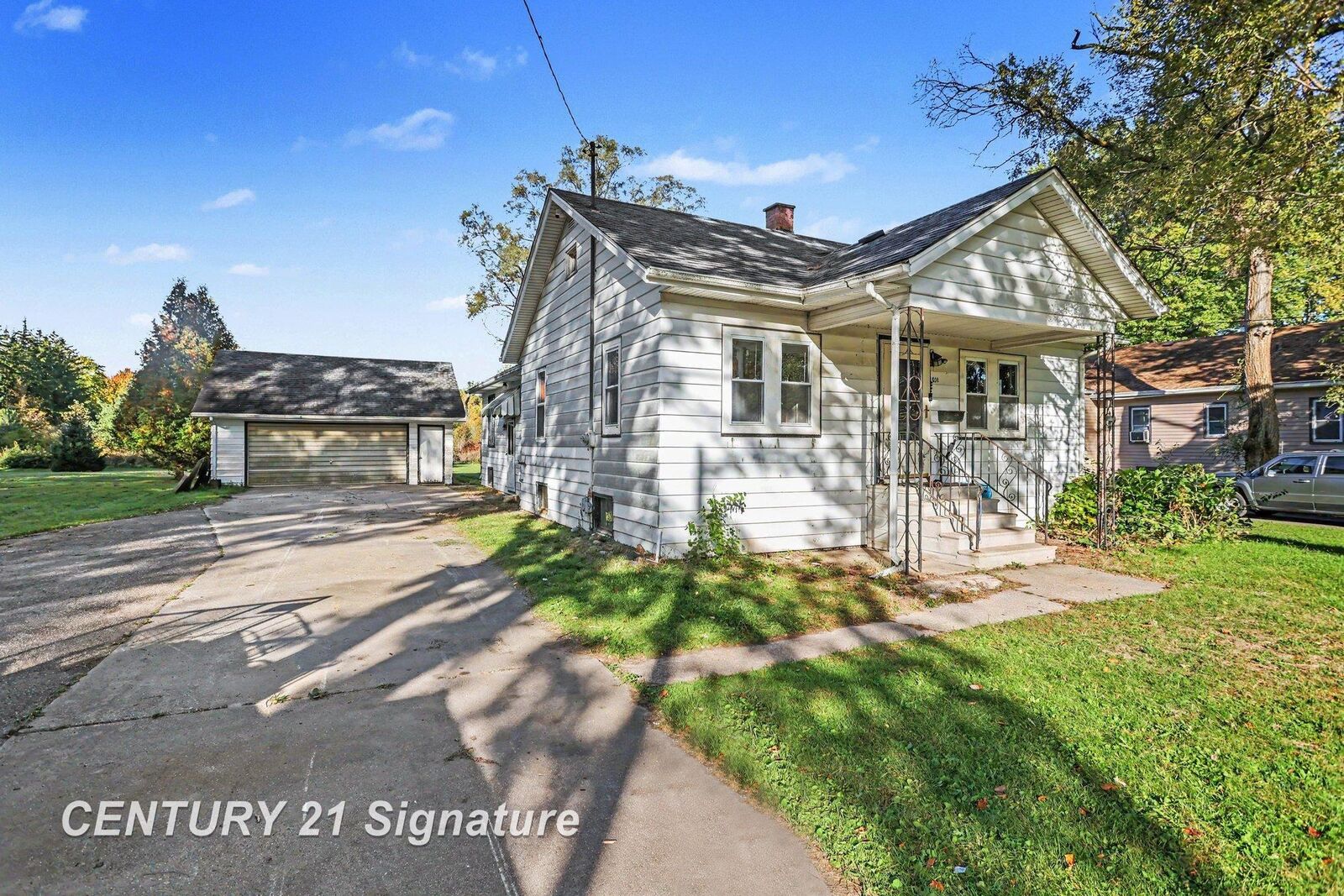 Property Photo: 630 S Frost Drive MI 48638