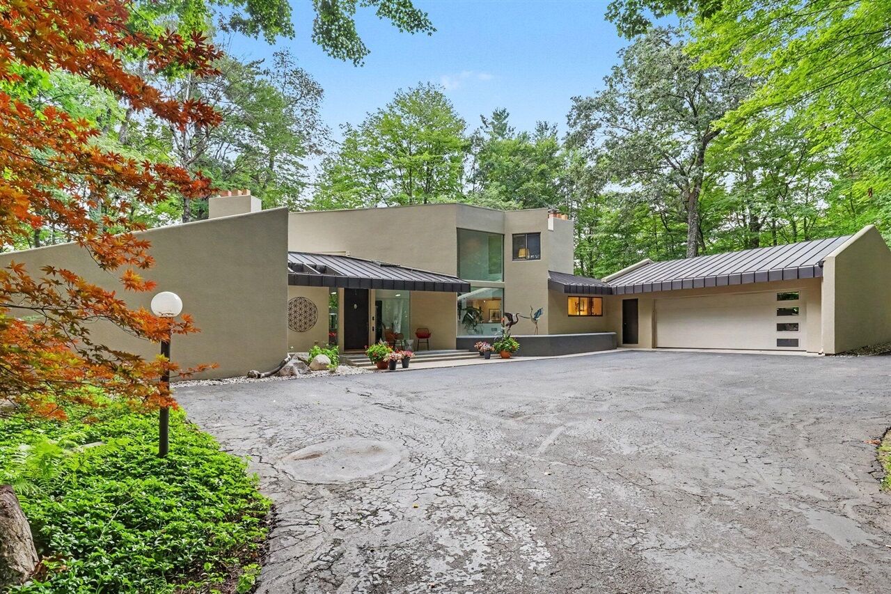Property Photo:  10109 Hathaway Drive  MI 48838-7105 