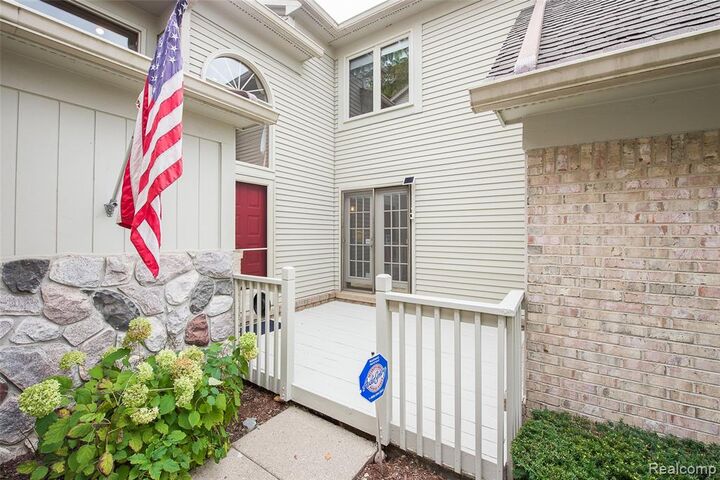 Property Photo: 137 Hampton Court MI 48168 1547