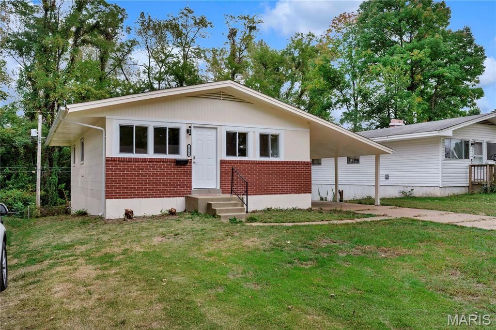 Property Photo:  10508 Lilac Avenue  MO 63137 