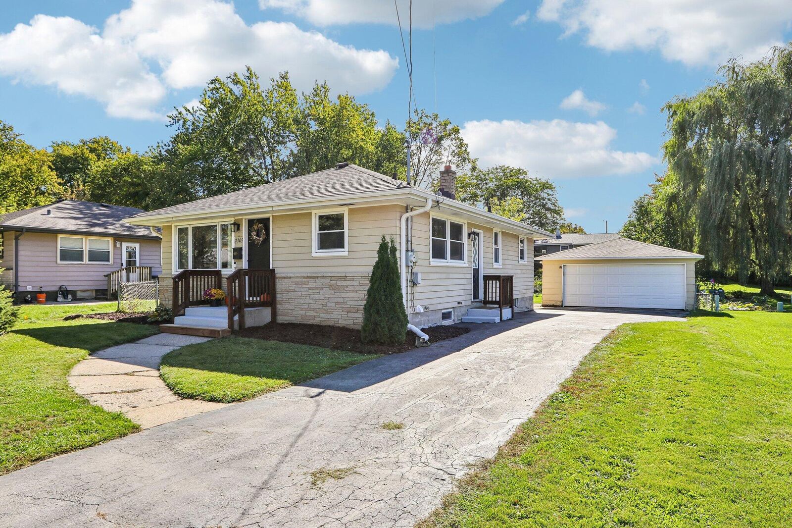 Property Photo: 2309 Easy St WI 53188