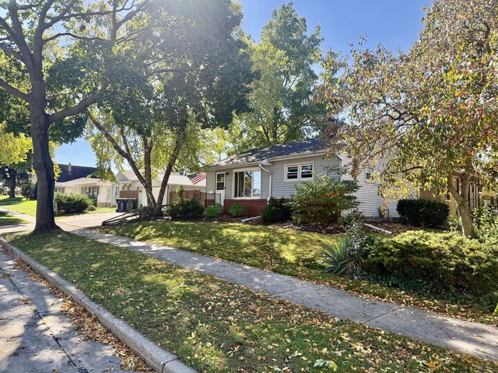 Property Photo:  2507 S 94th St  WI 53227 