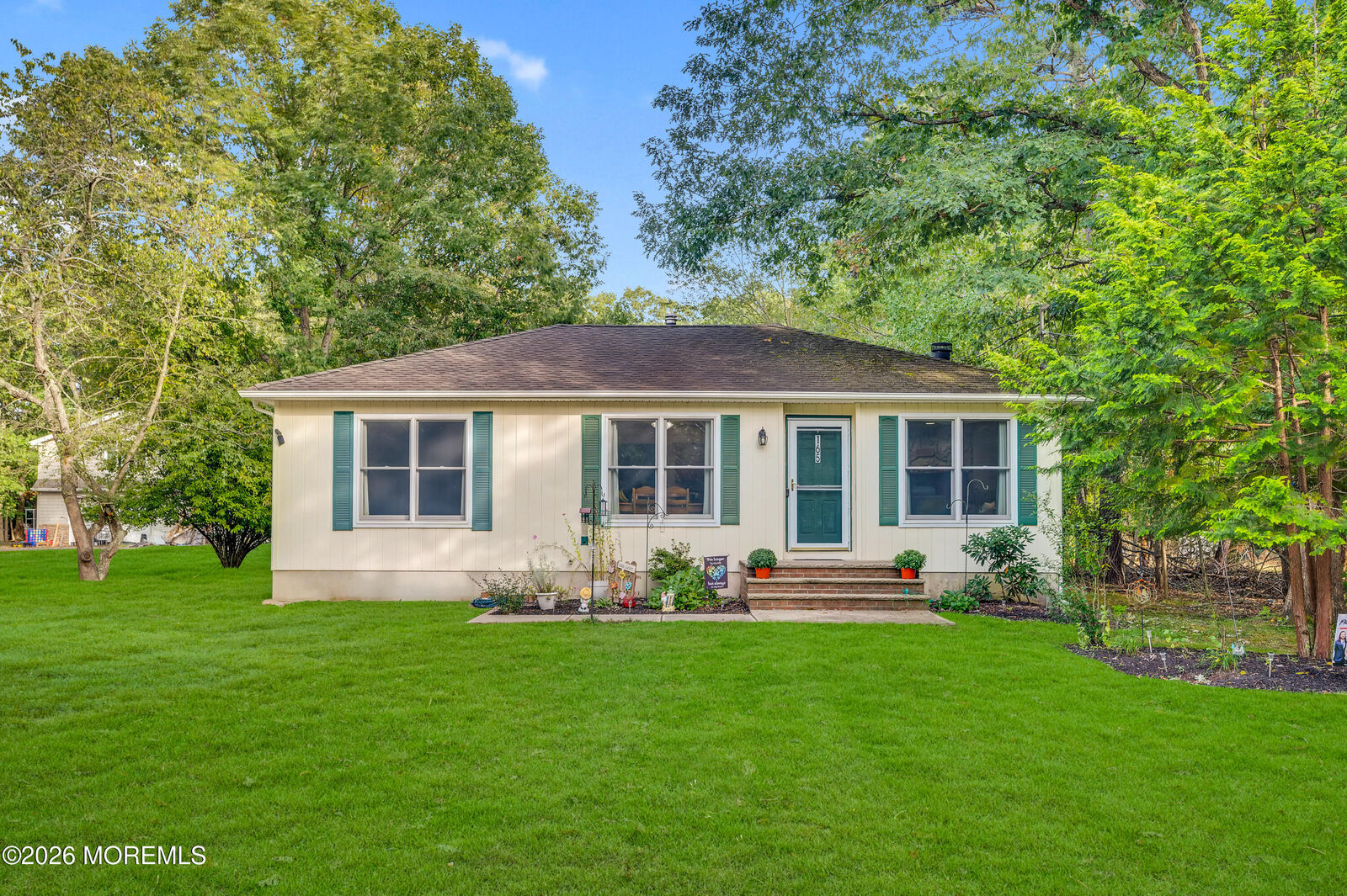 Property Photo:  165 Sams Road  NJ 08527 