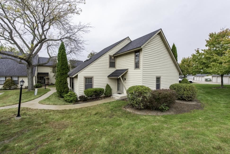 Property Photo: 617 Whitney Court 617 IL 60031