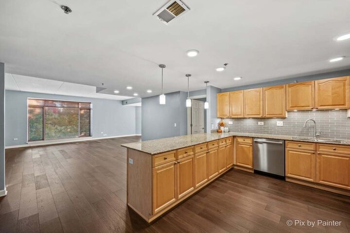 Property Photo: 865 E 22nd Street 208 IL 60148