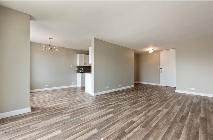 Property Photo:  7061 N Kedzie Avenue 305  IL 60645 