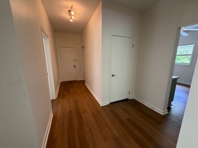 Property Photo: 804 W Lakeside Place 201 IL 60640