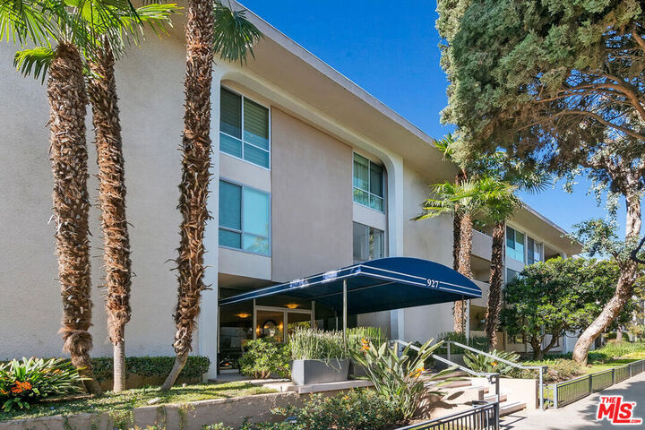 Property Photo:  927 N Kings Road 107  CA 90069 