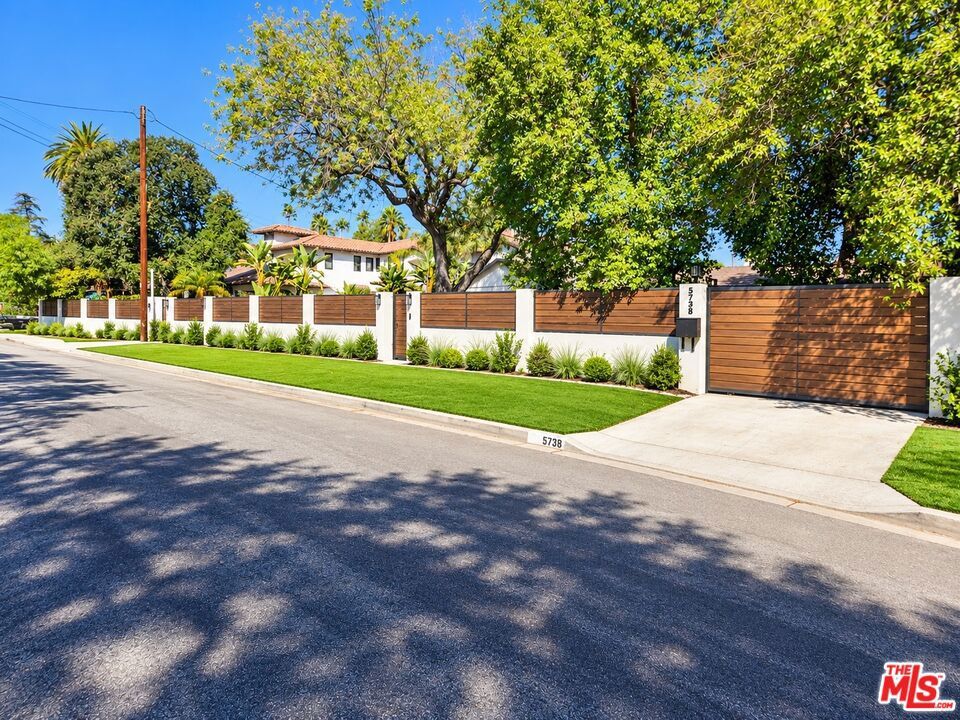 Property Photo: 5738 Rhodes Avenue CA 91607