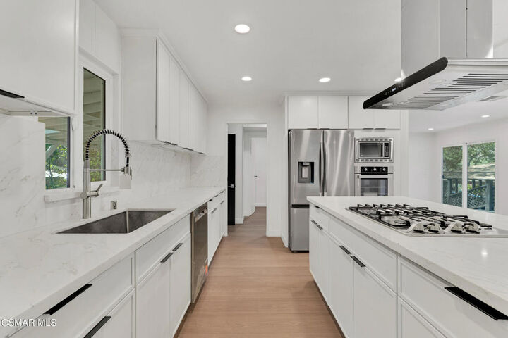 Property Photo: 76 Little John Lane CA 91361