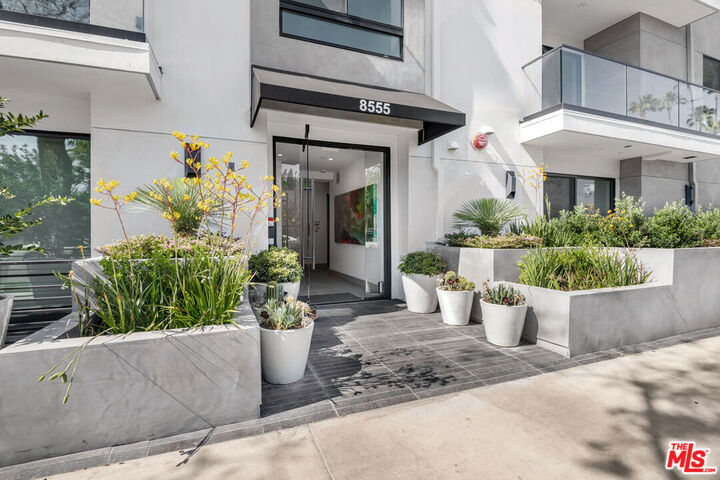 Property Photo: 8555 Colgate Avenue 502 CA 90048