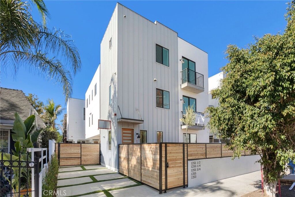 Property Photo:  1255 N Gower Street  CA 90038 