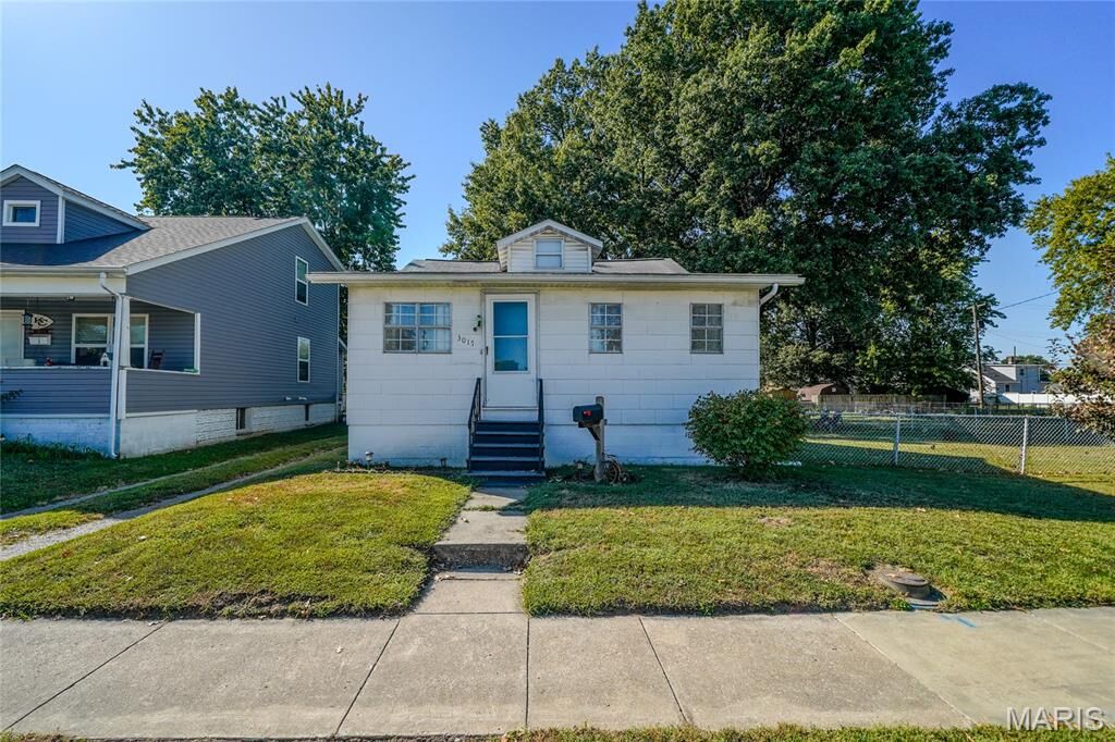 Property Photo:  3017 Buxton Avenue  IL 62040 