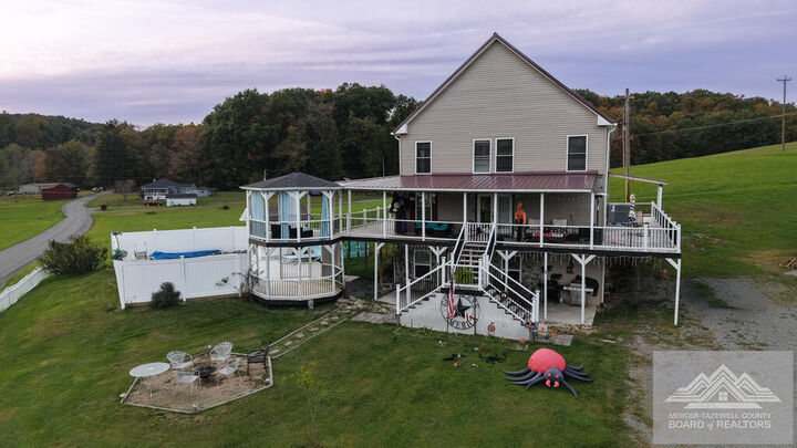 Property Photo:  384 Pinoak Rd  WV 24733 