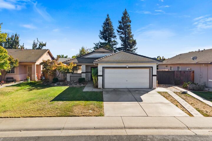 Property Photo: 912 Koralla Court CA 95632