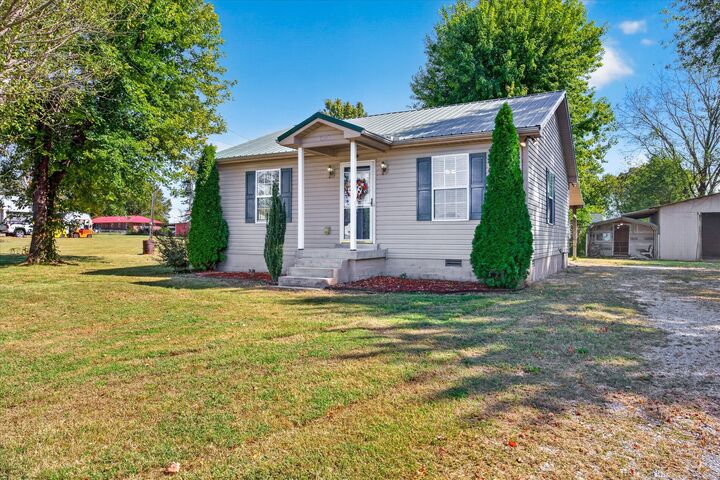 Property Photo:  523 E Park St  KY 42234 