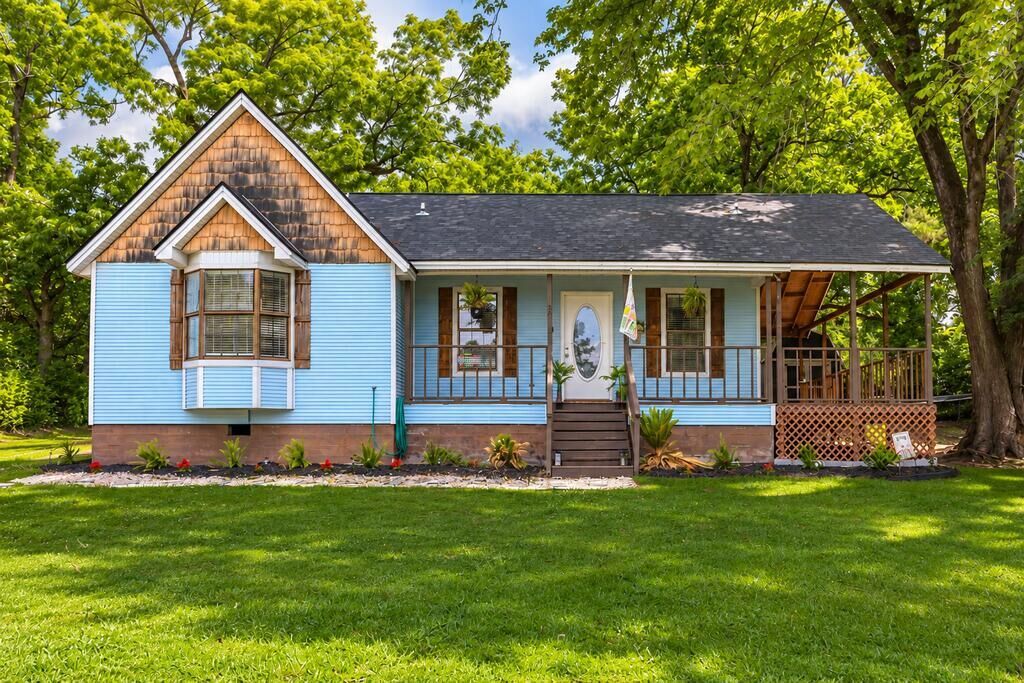 Property Photo: 311 E. Linn Street TX 75949