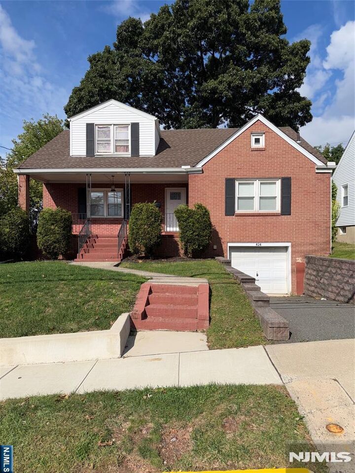 Property Photo:  424-426 Greylock Parkway  NJ 07109 