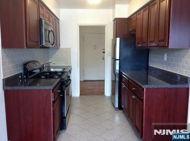 Property Photo: 2175 Hudson Terrace 9-B NJ 07024