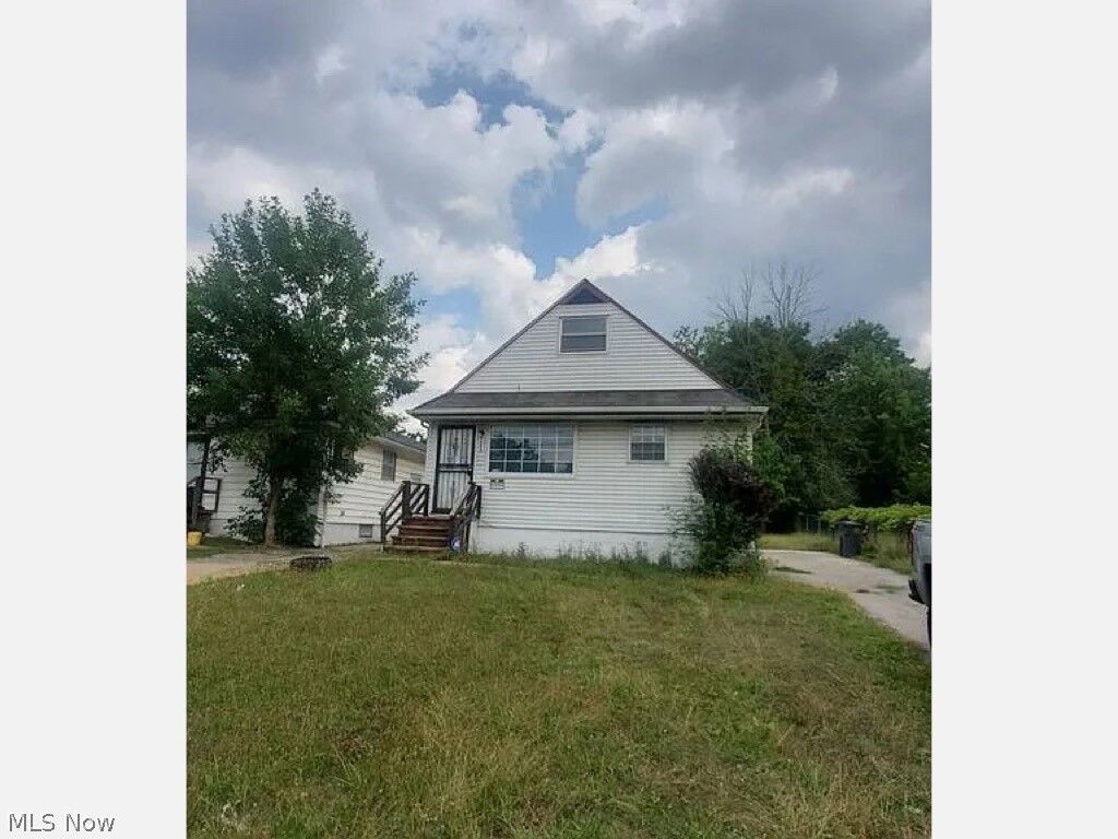 Property Photo:  4595 Lee Road  OH 44128 