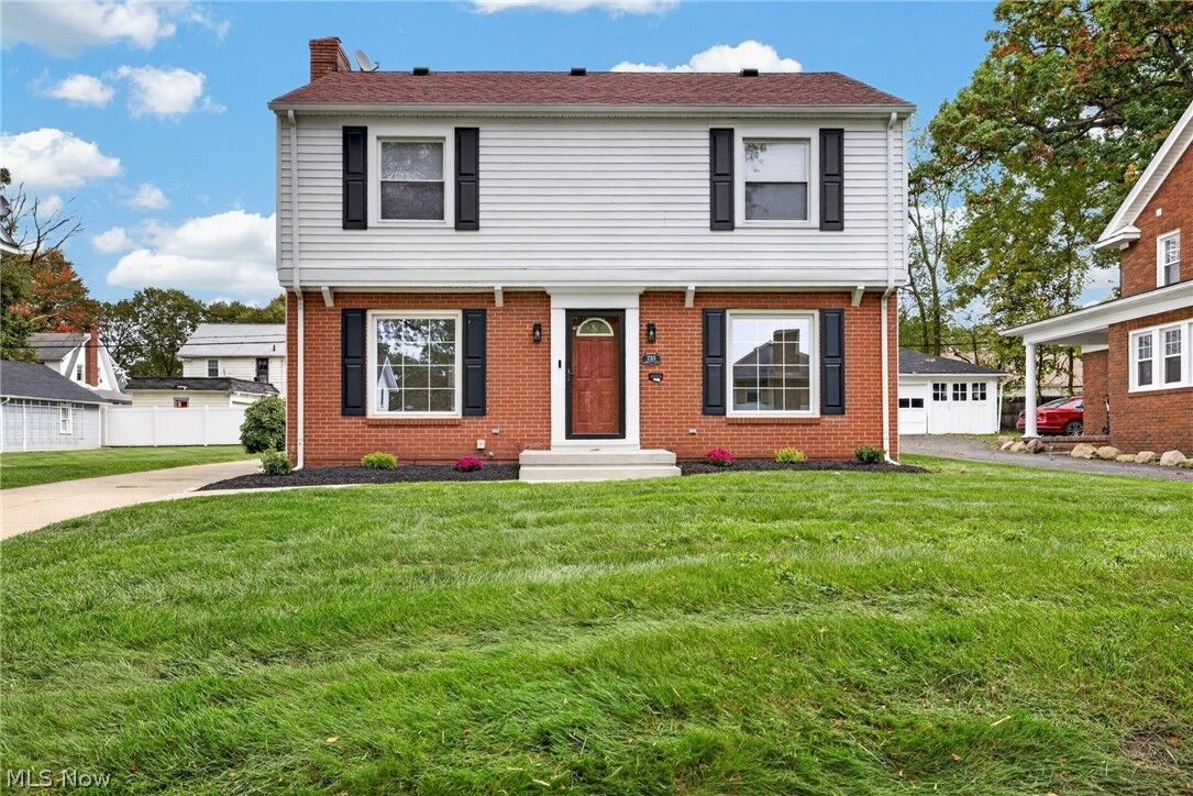 Property Photo: 733 Roslyn Avenue OH 44320