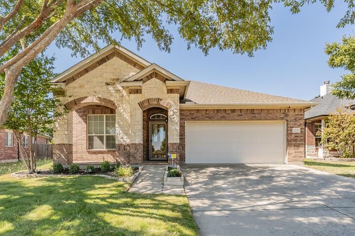 Property Photo:  2205 Clairborne Drive  TX 76177 