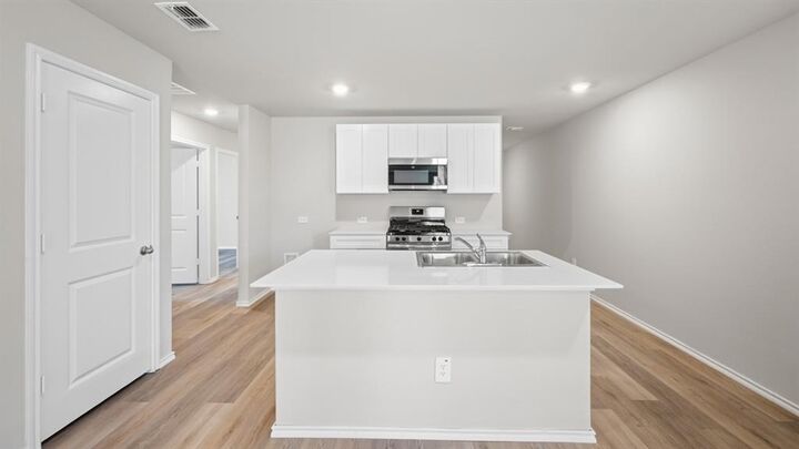 Property Photo:  352 Wayland Street  TX 76059 