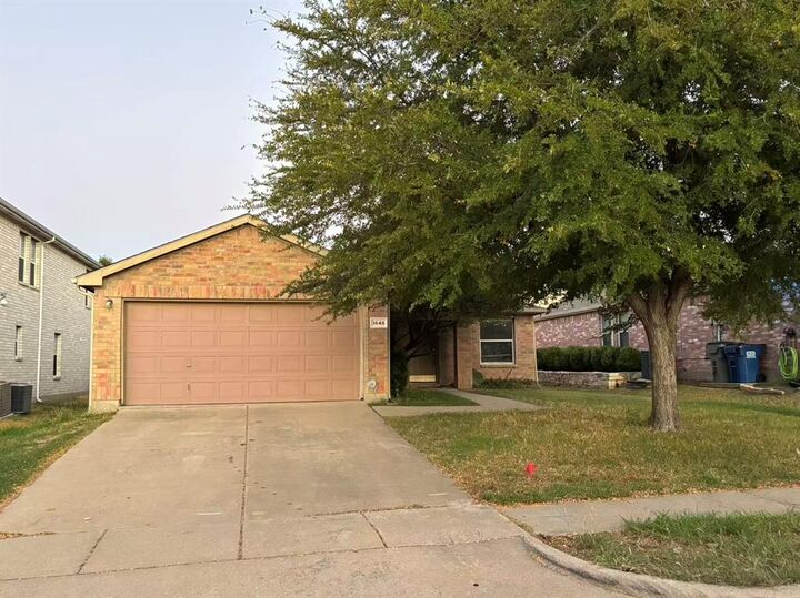 Property Photo: 1645 Crown Point Drive TX 75036