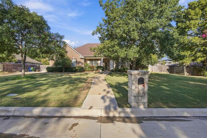Property Photo: 1909 Nancy Jane Circle TX 75043