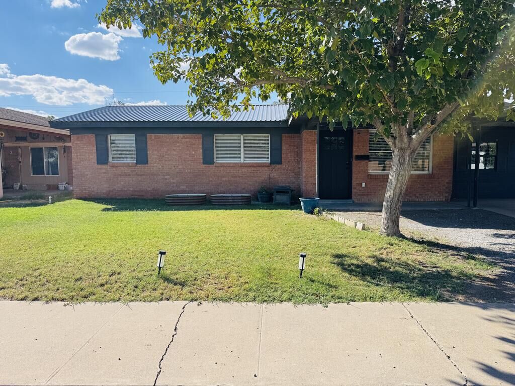 Property Photo:  2213 Country Club Dr  TX 79772 