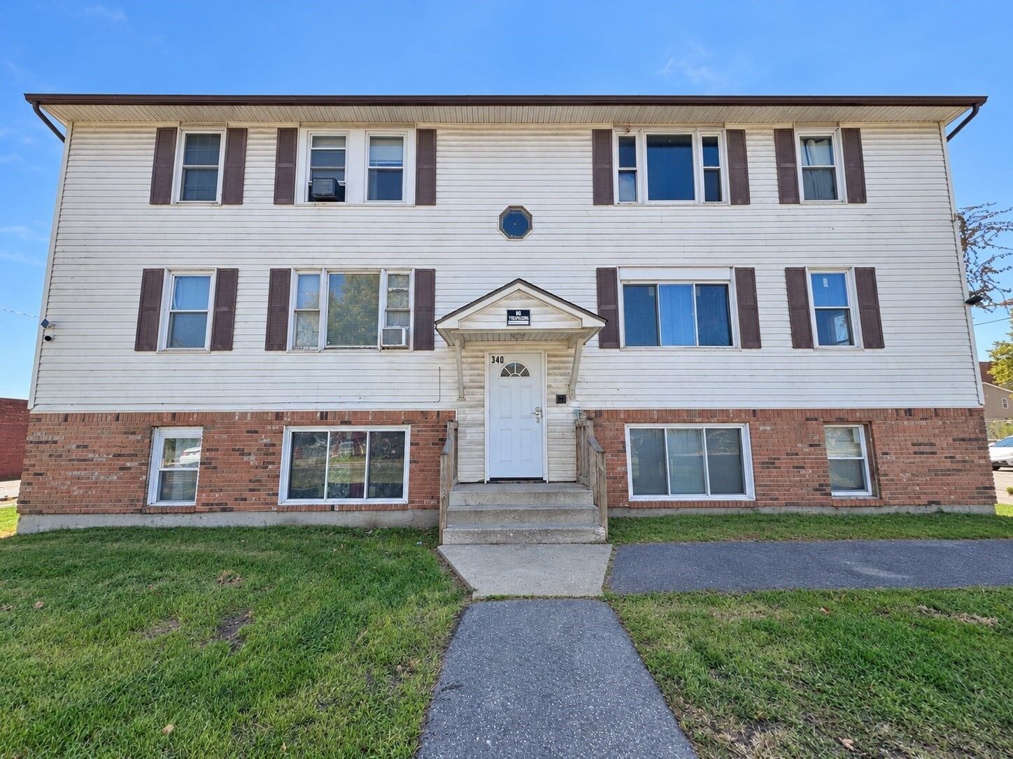 Property Photo:  340 Appleton St 4  MA 01040 