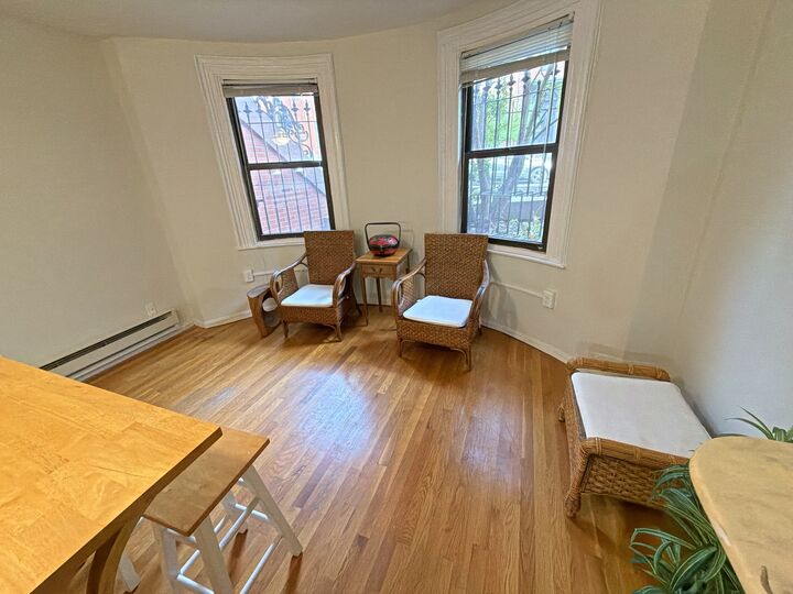 Property Photo:  81 E Brookline St 1  MA 02118 