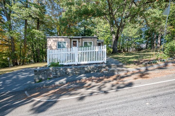 Property Photo:  32 Tyson Rd  MA 01606 