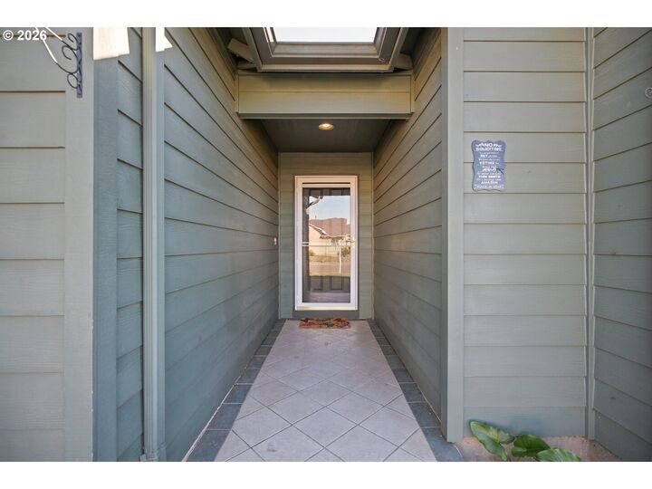 Property Photo: 1526 El Segundo Ave NE OR 97303