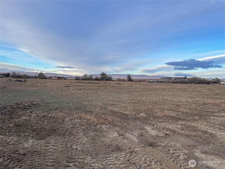 Property Photo:  4407  Clyde Circle  WA 98944 
