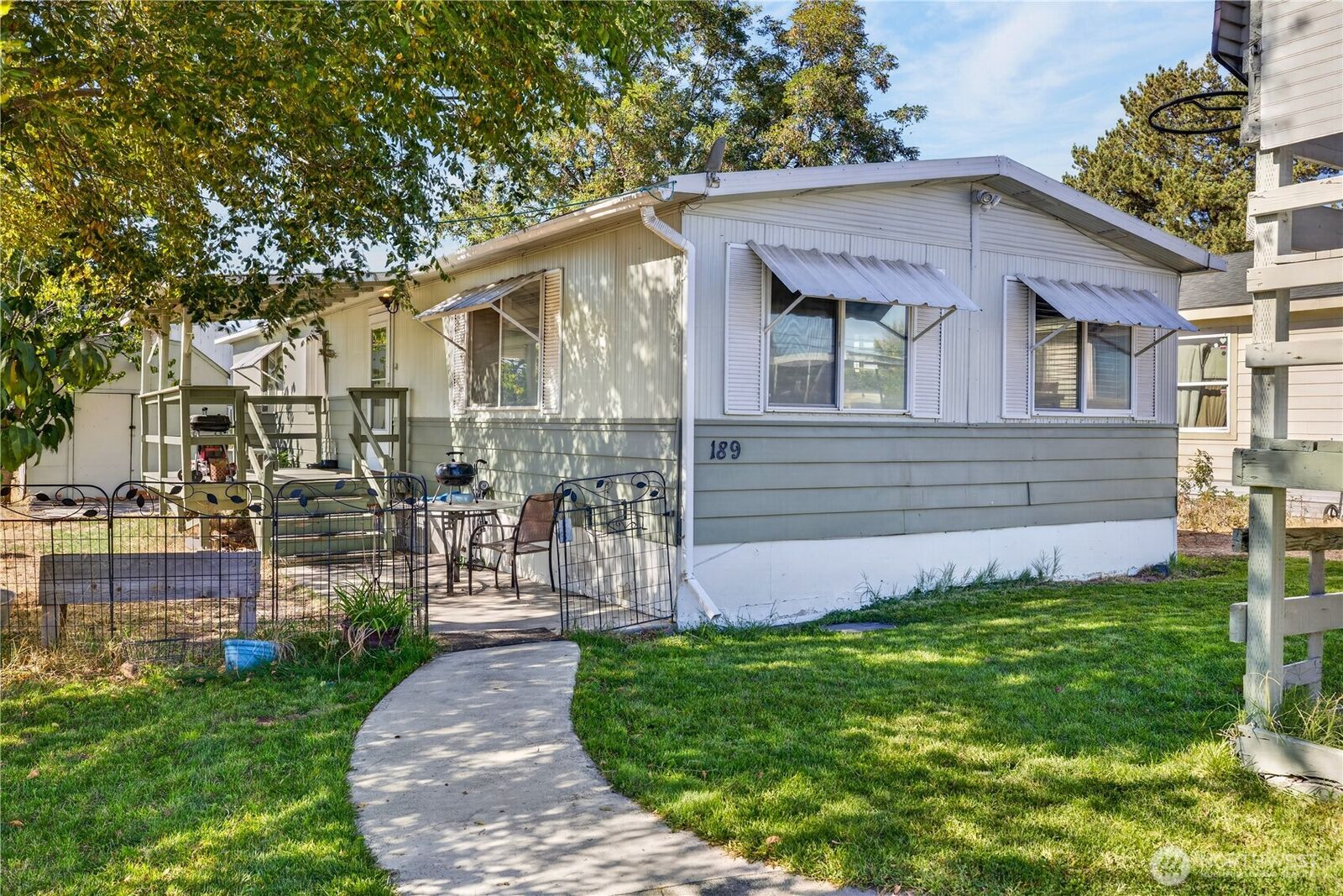 Property Photo:  189 S 38th Ave 8  WA 99353 