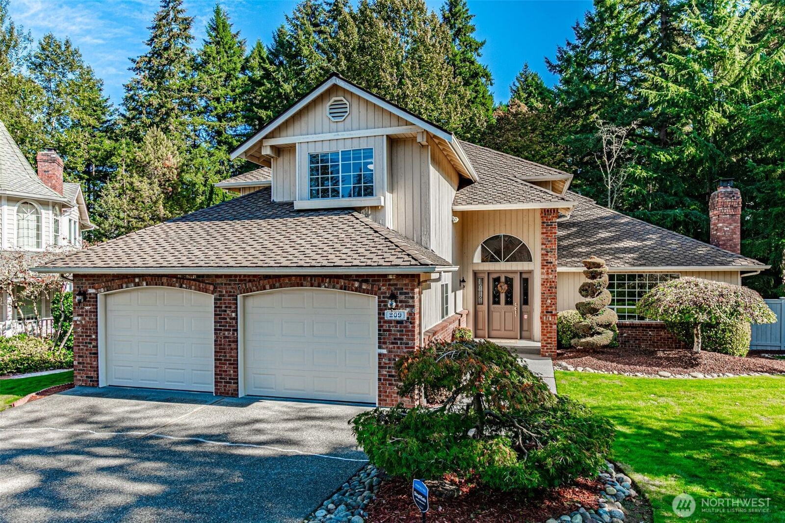 Property Photo: 209 SW 331st Place WA 98023