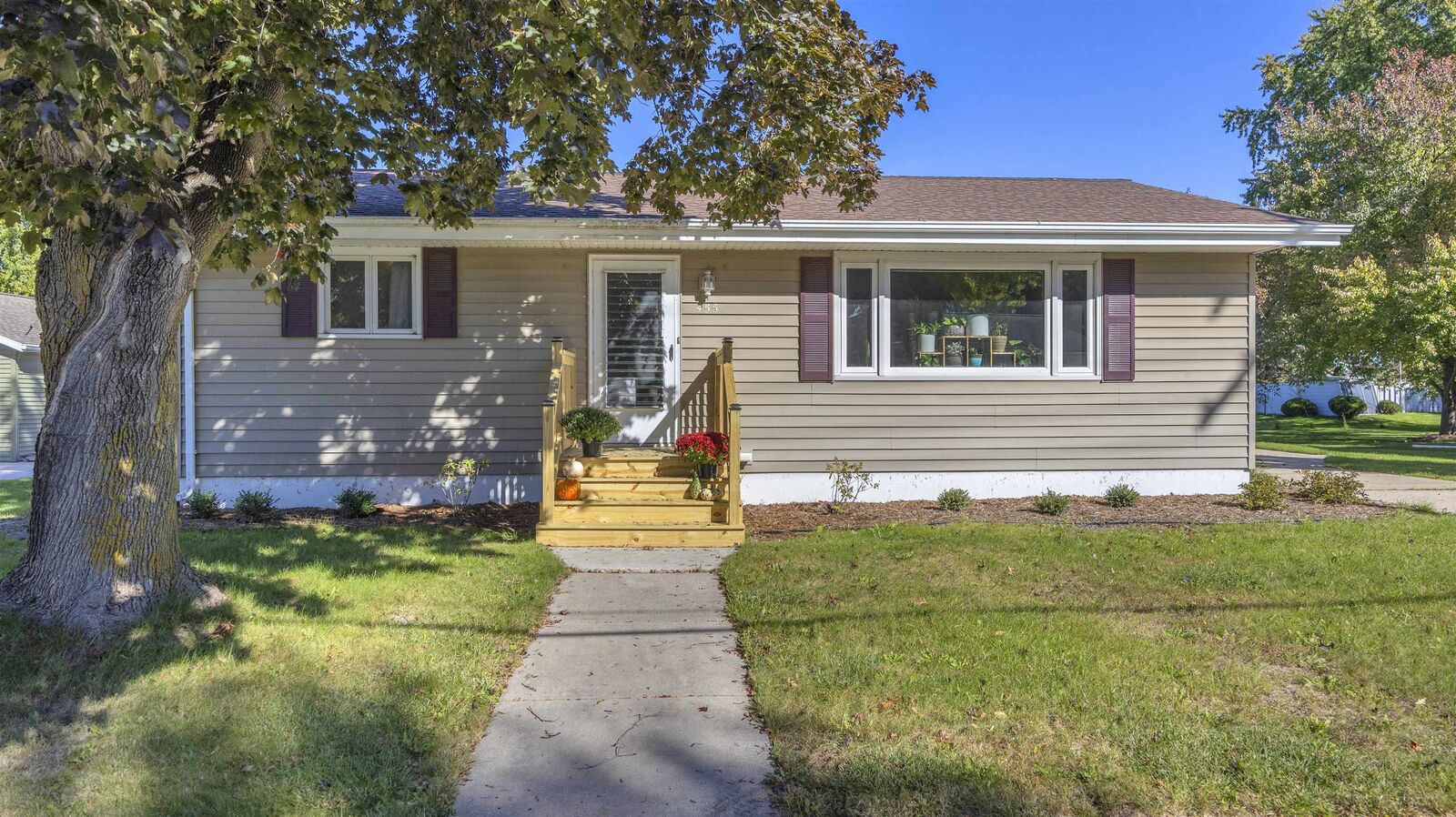 Property Photo:  455 E Scott Street  WI 54935 