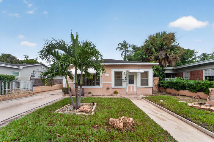 Property Photo: 521 26th Street FL 33407