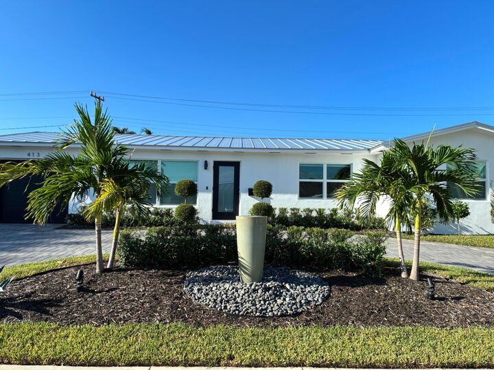Property Photo: 413 Gulf Road FL 33408