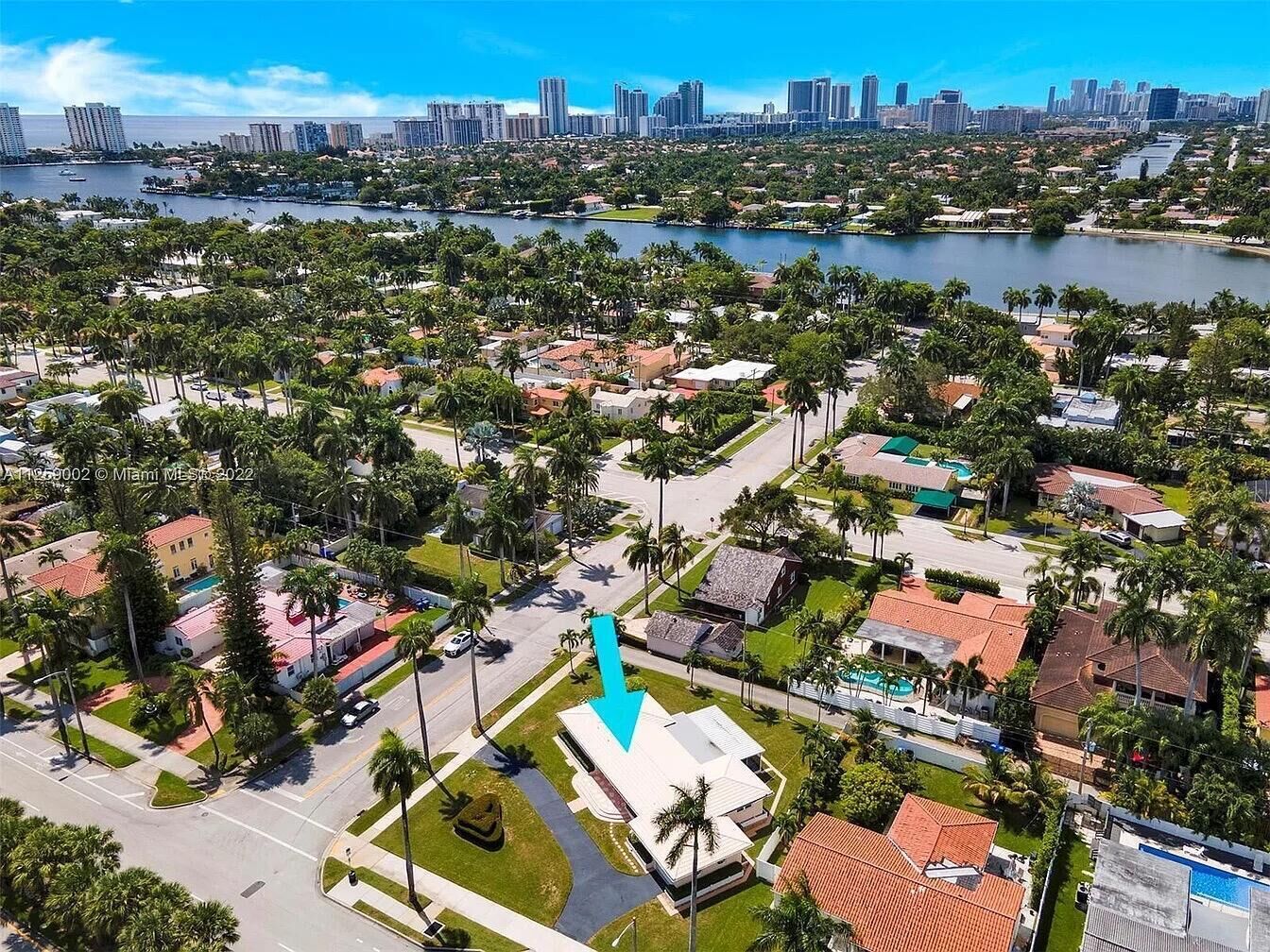 Property Photo: 1200 Hollywood Boulevard FL 33019