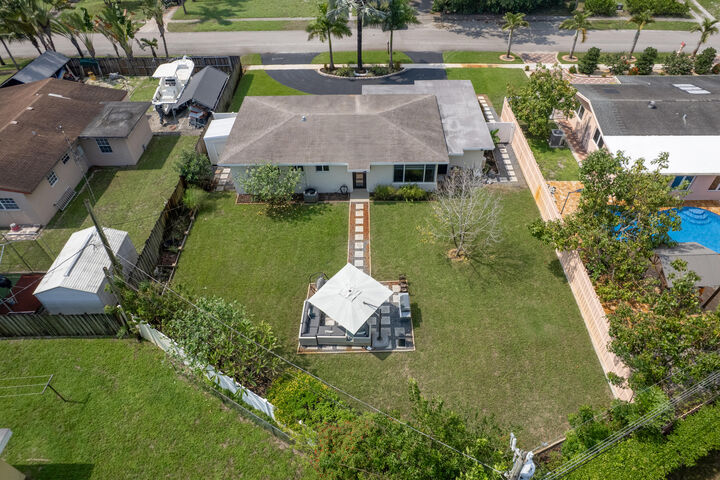 Property Photo: 1530 SW 25th Avenue FL 33312