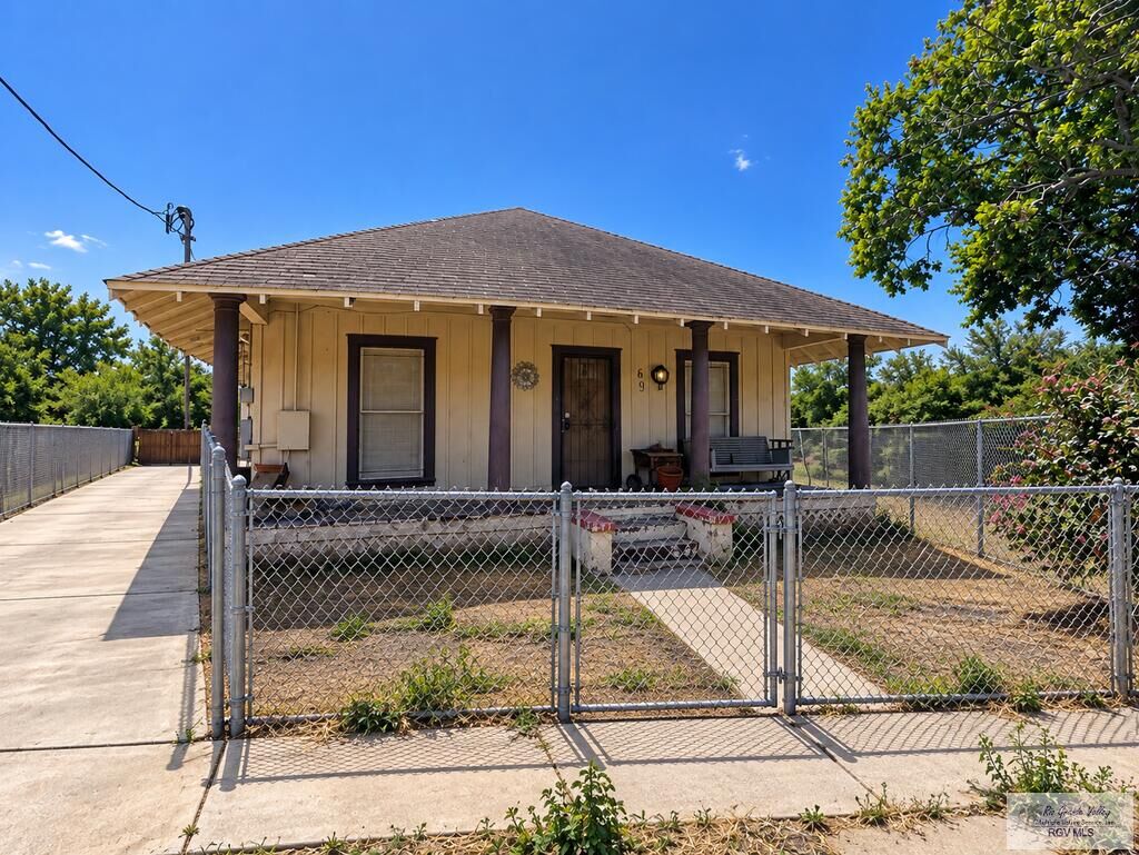 Property Photo: 1603 S Brownlee Blvd TX 78410