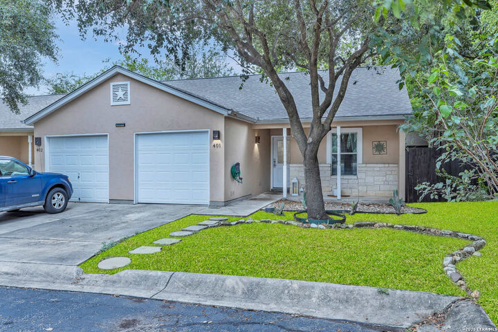 Property Photo: 3202 Eisenhauer Rd Unit 401 TX 78209