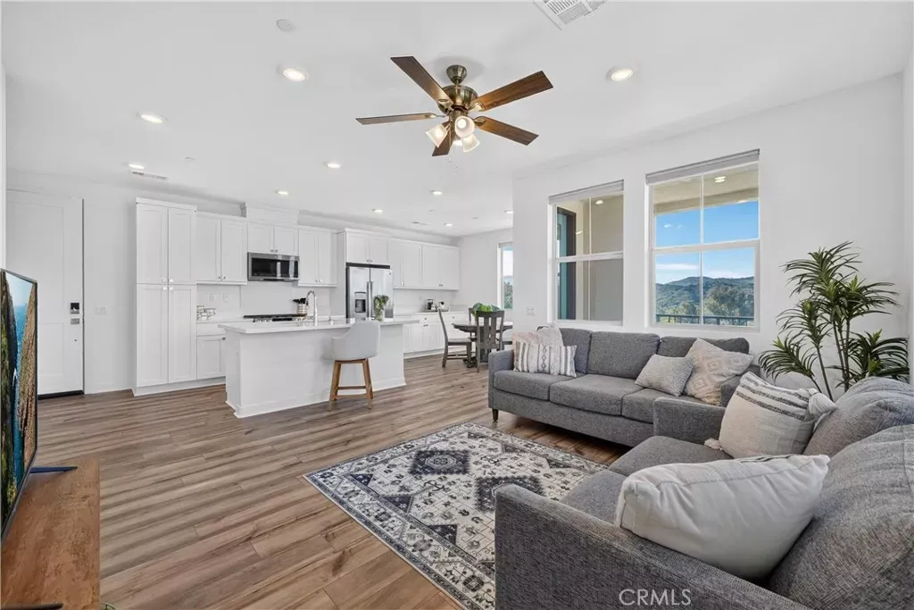 Property Photo: 1500 Lasso Way 304 CA 92694