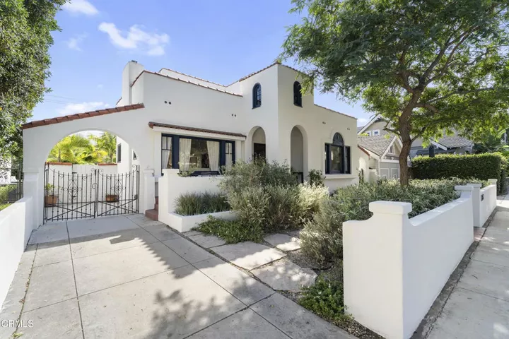 Property Photo:  2816 E 3rd Street  CA 90814 