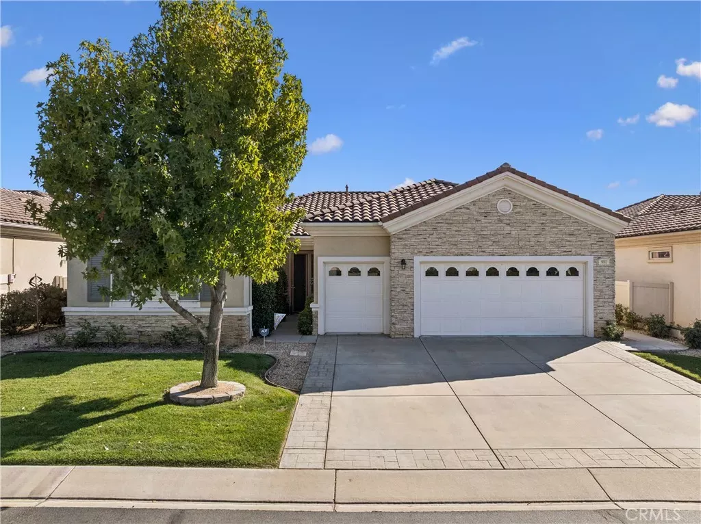 Property Photo:  981 Hidden Oaks  CA 92223 