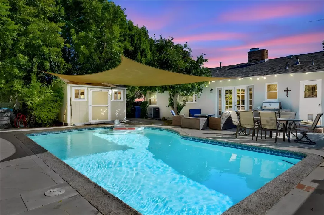 Property Photo:  14013 Cohasset Street  CA 91405 